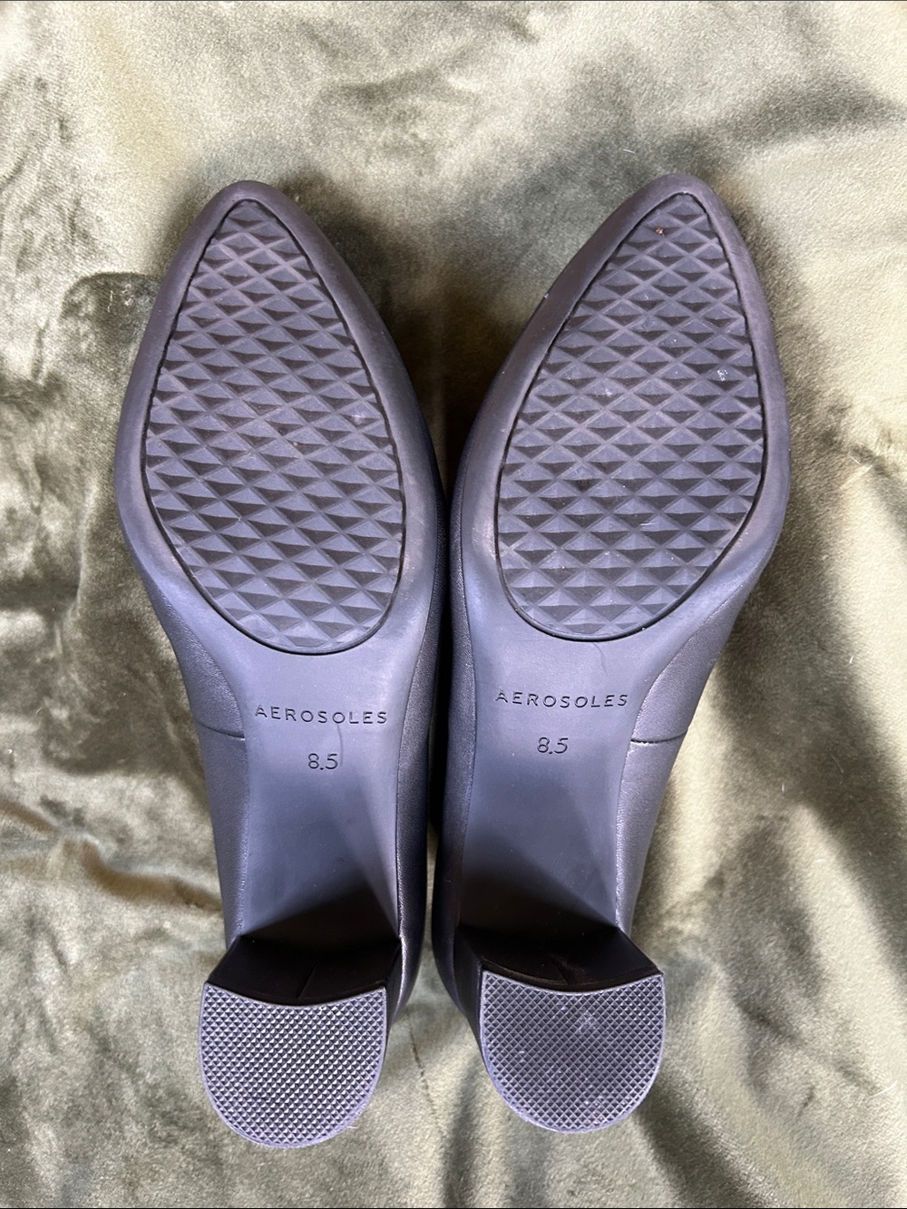AEROSOLES Black Pointed-Toe Women's Heels 8.5 leather. Check pictures. - Picture 2 of 7